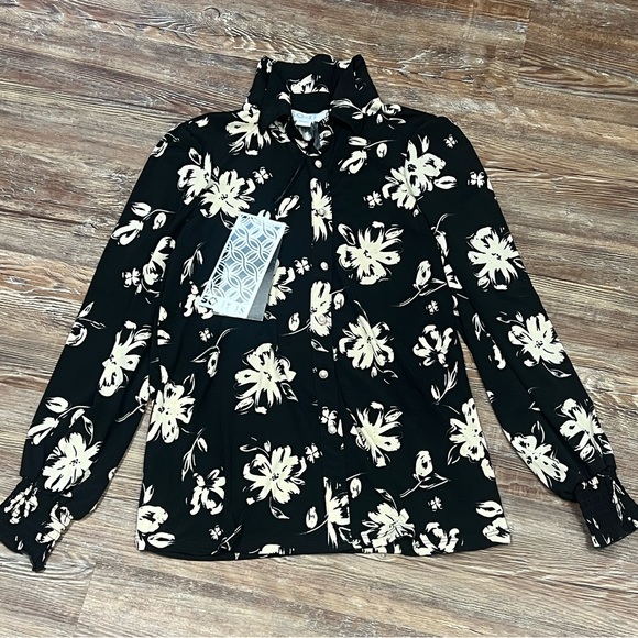 Floral button up blouse - Picture 1 of 2